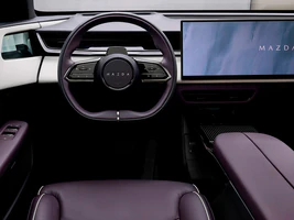 cockpit novo mazda cx-6e